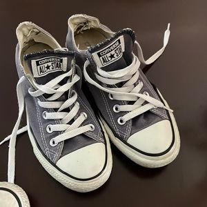 Converse sneakers mens size 5